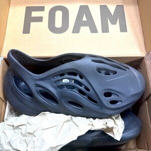 Yeezy black Foam Runners Adidas